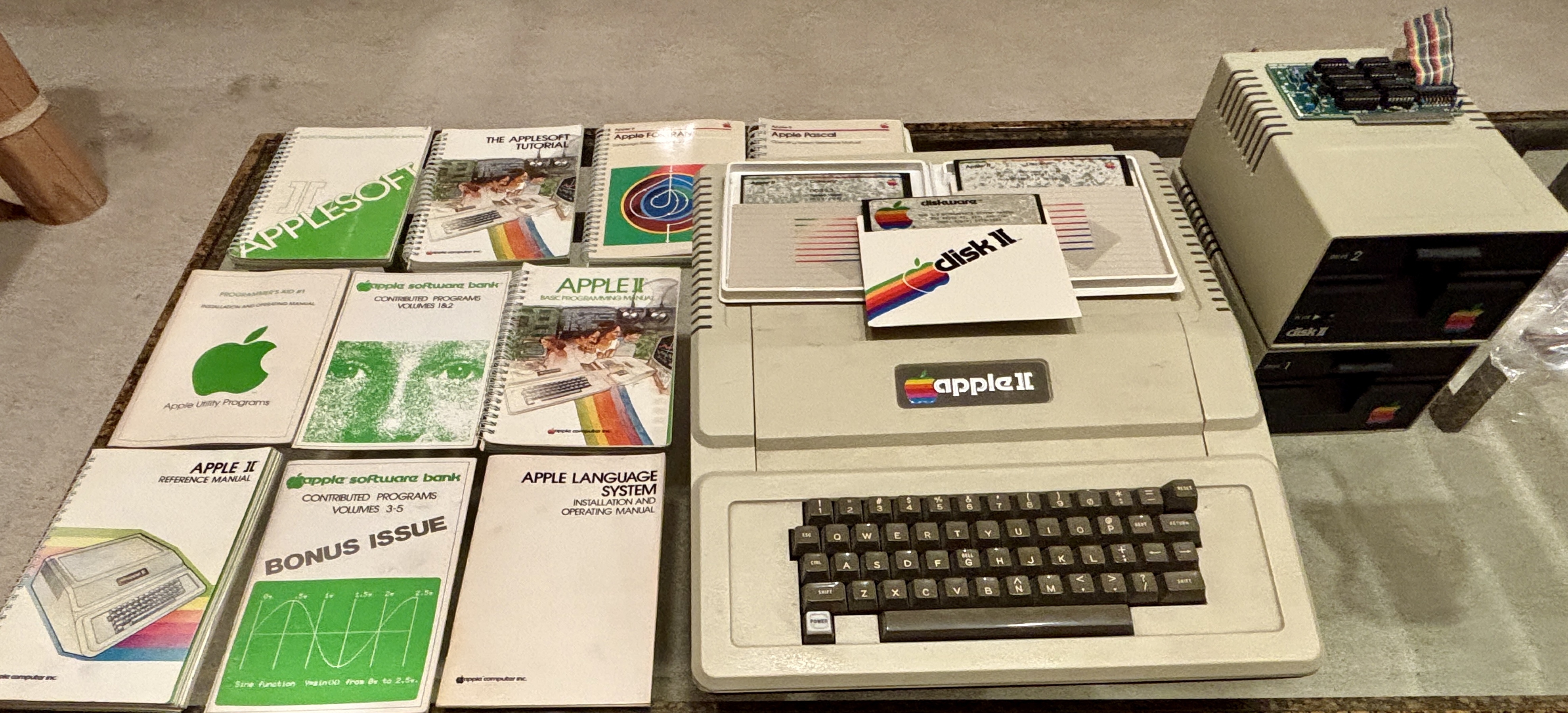 Apple 820-0380-A マザーボード 1992年製 Original Apple II Computer – Rev 3 Motherboard – Micromodem II